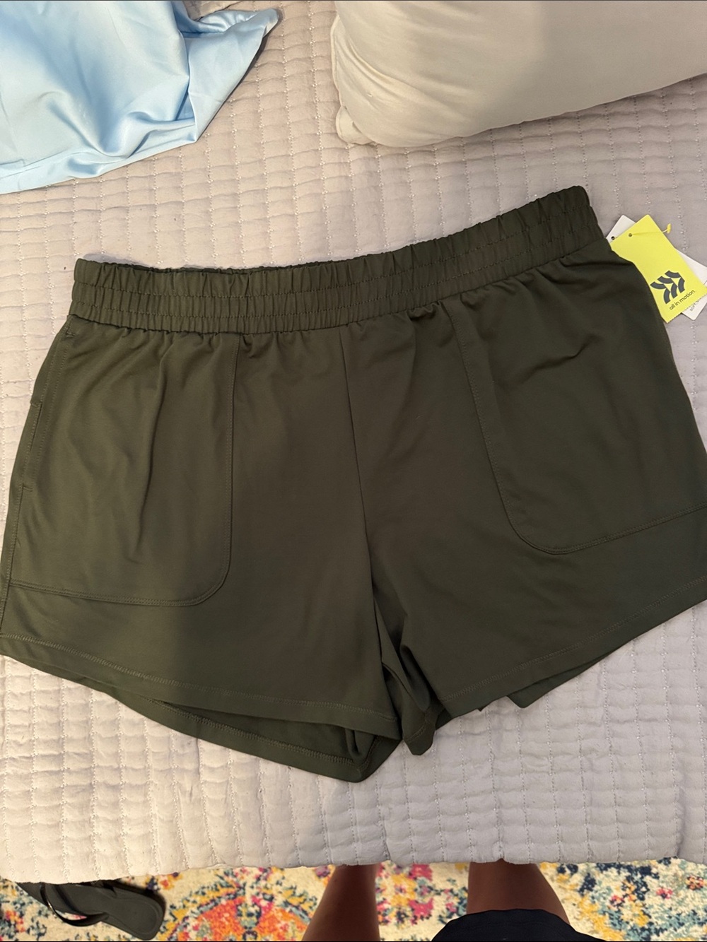 Old Navy - all in motion Olive Green Athletic Elastic-Waist Shorts- L